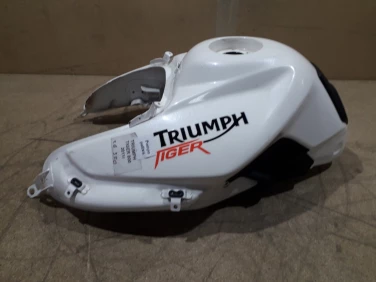 Zbiornik paliwa bak triumph tiger 800 2011r