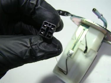 Pompa paliwa zbiornik kawasaki z300 2015r