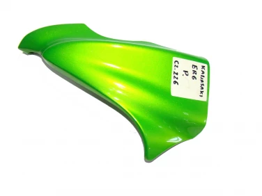 CZACHA CZASZA OWIEWKA PRZÓD PLASTIK KAWASAKI ER6 PRAWA
