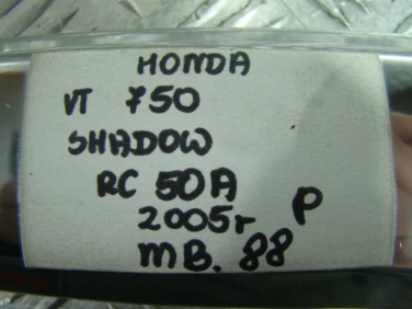 StelaŻ tyŁ mocowanie bŁotnika wspornik honda vt 750 shadow rc50a 2005r prawy