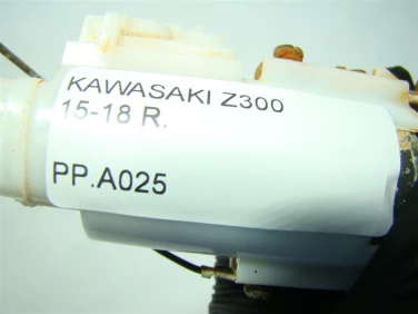 Pompa paliwa zbiornik kawasaki z300 15-18