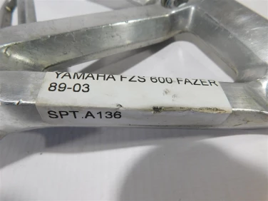 Set podnÓŻek prawy tyŁ yamaha fzs 600 fazer 98-03