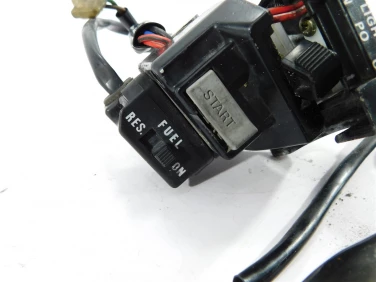 PrzeŁĄcznik prawy przÓd yamaha fzx 750 86-00