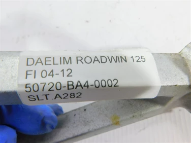 Set podnÓŻek lewy tyŁ daelim roadwin 125 fi 04-12 50720-ba4-0002