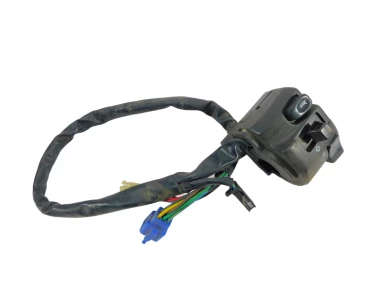 PRZEŁĄCZNIK LEWY PRZÓD YAMAHA FZS 600 FAZER 98-01 5DM839690000