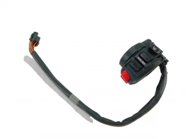 PRZEŁĄCZNIK PRAWY PRZÓD SUZUKI GSX-R 1000 07-08 3720021H01