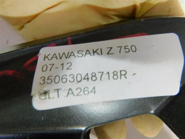 Set podnÓŻek lewy tyŁ kawasaki z 750 07-12 35063048718r