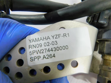 Set podnÓŻek prawy przÓd yamaha yzf-r1 rn09 02-03 5pw274430000