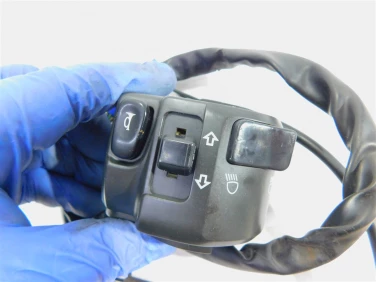 PrzeŁĄcznik lewy przÓd yamaha fzr 600 genesis 93-99 4un839750100