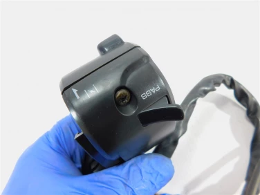 PrzeŁĄcznik lewy przÓd yamaha fzr 600 genesis 93-99 4un839750100