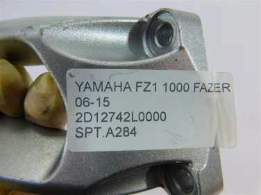 Set podnÓŻek prawy tyŁ yamaha fz1 1000 fazer 06-15 2d12742l0000