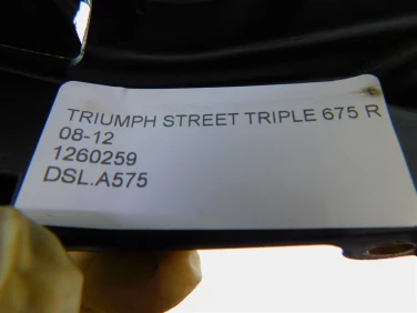 Dekiel kapa silnik lewa triumph street triple 675 r 08-12 1260259