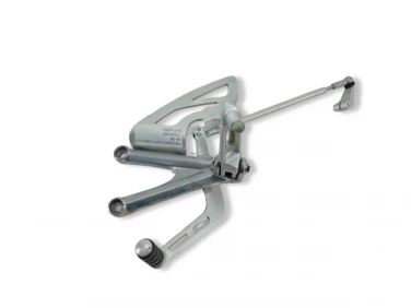SET PODNÓŻEK LEWY PRZÓD TRIUMPH DAYTONA 675 06-08 T2082066
