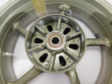 Felga koŁo tyŁ triumph daytona 675 06-08 lekko bije t2010506