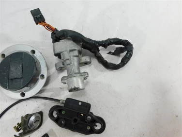 Zamek stacyjka kluczyk suzuki gsx-r 750 04-05 3710116840