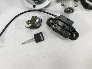 Zamek stacyjka kluczyk suzuki gsx-r 750 04-05 3710116840