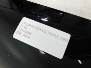 Owiewka bok boczna lewa triumph speed triple 1050 11-16 t2103055