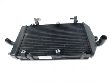 CHŁODNICA WODY PRZÓD KAWASAKI VN 2000 VULCAN 04-10 U-11 390600018