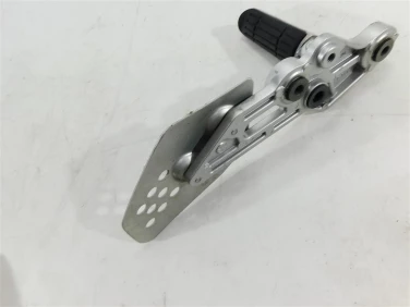 Set podnÓŻek lewy przÓd yamaha mt-07 13-17 u-11 1ws181100000