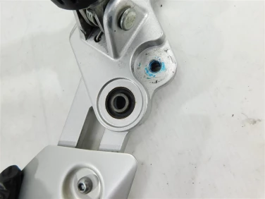 Set podnÓŻek lewy przÓd yamaha mt-07 13-17 u-11 1ws181100000