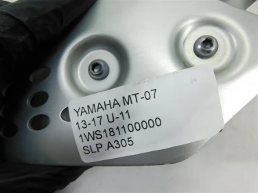 Set podnÓŻek lewy przÓd yamaha mt-07 13-17 u-11 1ws181100000