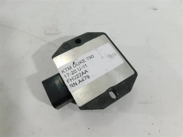 Regulator napiĘcia ktm duke 790 17-20 u-11 fh022aa