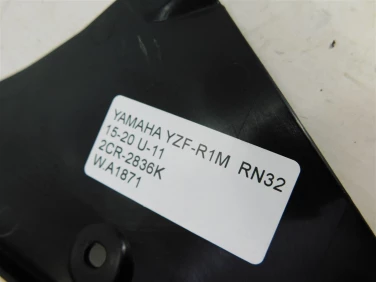 Plastik wypeŁnienie owiewka yamaha yzf-r1m rn32 15-20 u-11 2cr-2836k