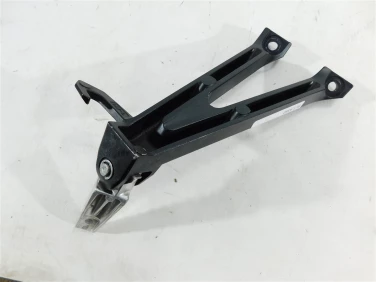 Set podnÓŻek lewy tyŁ suzuki gsx-r 750 11-21 u-11 4370014j10