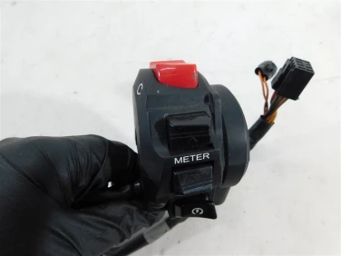 PrzeŁĄcznik prawy przÓd suzuki gsx-r 750 11-21 u-11 3720047h30