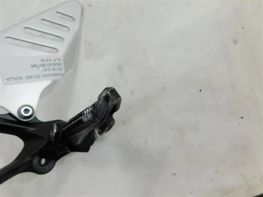 Set podnÓŻek lewy przÓd kawasaki zx-6r ninja 13-18 u-1 35063016018r