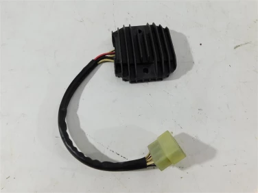 Regulator napiĘcia yamaha fzs 600 fazer 98-01 u-11 sh650c-11