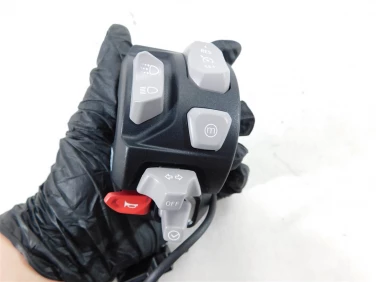 PrzeŁĄcznik lewy przÓd triumph speed triple 1050 rs 18-20 u-10 t2044780