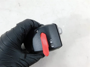 PrzeŁĄcznik lewy przÓd triumph speed triple 1050 rs 18-20 u-10 t2044780