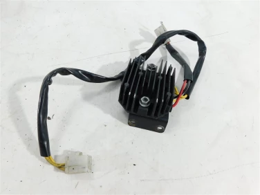 Regulator napiĘcia ktm duke 640 96-05 u-11 58411034100