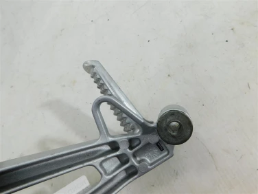 Set podnÓŻek prawy tyŁ honda cbr 600 f4i 01-06 u-11 50750mbw000za