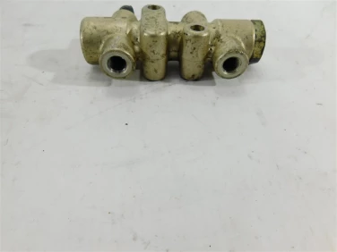 PrzewÓd hamulec dinli dl-700 centhor rozdzielacz u 111 dl-a070021