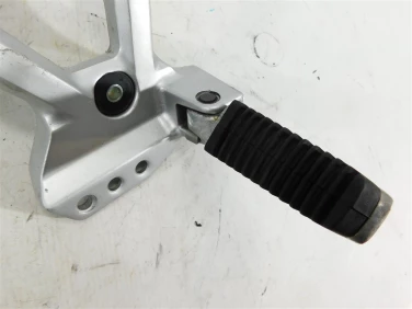 Set podnÓŻek prawy tyŁ suzuki dl 1000 v-strom 02-12 u-11 4381106g00