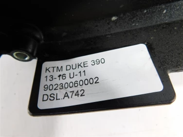 Dekiel kapa silnik lewa ktm duke 390 13-16 u-11 90230060002