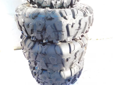 KoŁa komplet 4 sztuki cst abuzz 25x8-12 25x10-12 cf moto