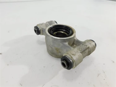 Zwrotnica lewa suzuki lt-a 700 kingquad u-11 61600-31810