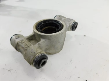 Zwrotnica prawa suzuki lt-a 700 kingquad u-11 61600-31810