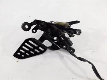 Set podnÓŻek prawy przÓd yamaha yzf-r6 rj15 08-16 u-11 2c0274431000