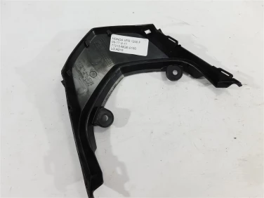 ŁĄcznik ogon plastik tyŁ honda vfr 1200 f 09-17 u-11 77215-mge-0100