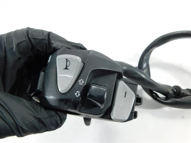 PrzeŁĄcznik lewy przÓd honda vfr 1200 f 09-17 u-11 35200mged03