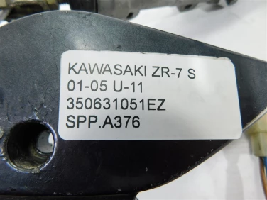 Set podnÓŻek prawy przÓd kawasaki zr-7 s 01-05 u-11 350631051ez