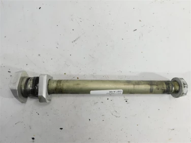 OŚ koŁa tyŁ tylna suzuki gsx-r 750 08-10 u-11 6471149g00