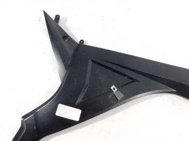 Pokrywa bok boczna prawa suzuki gsx-r 125 18-25 u-11 47111-23ko