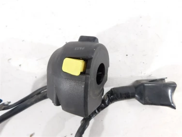 PrzeŁĄcznik lewy przÓd suzuki gsx-r 125 18-25 u-11 3740023k10