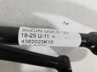 Set podnÓŻek lewy tyŁ suzuki gsx-r 125 18-25 u-11 4382023k10