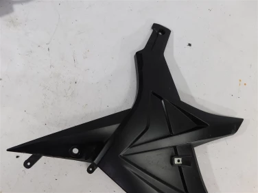 Pokrywa bok boczna lewa suzuki gsx-r 125 18-25 u-11 47211-23ko